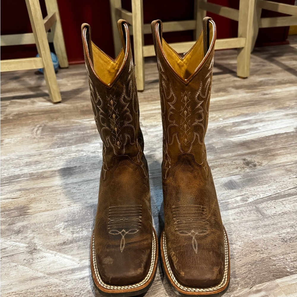 Women’s cowgirl boots